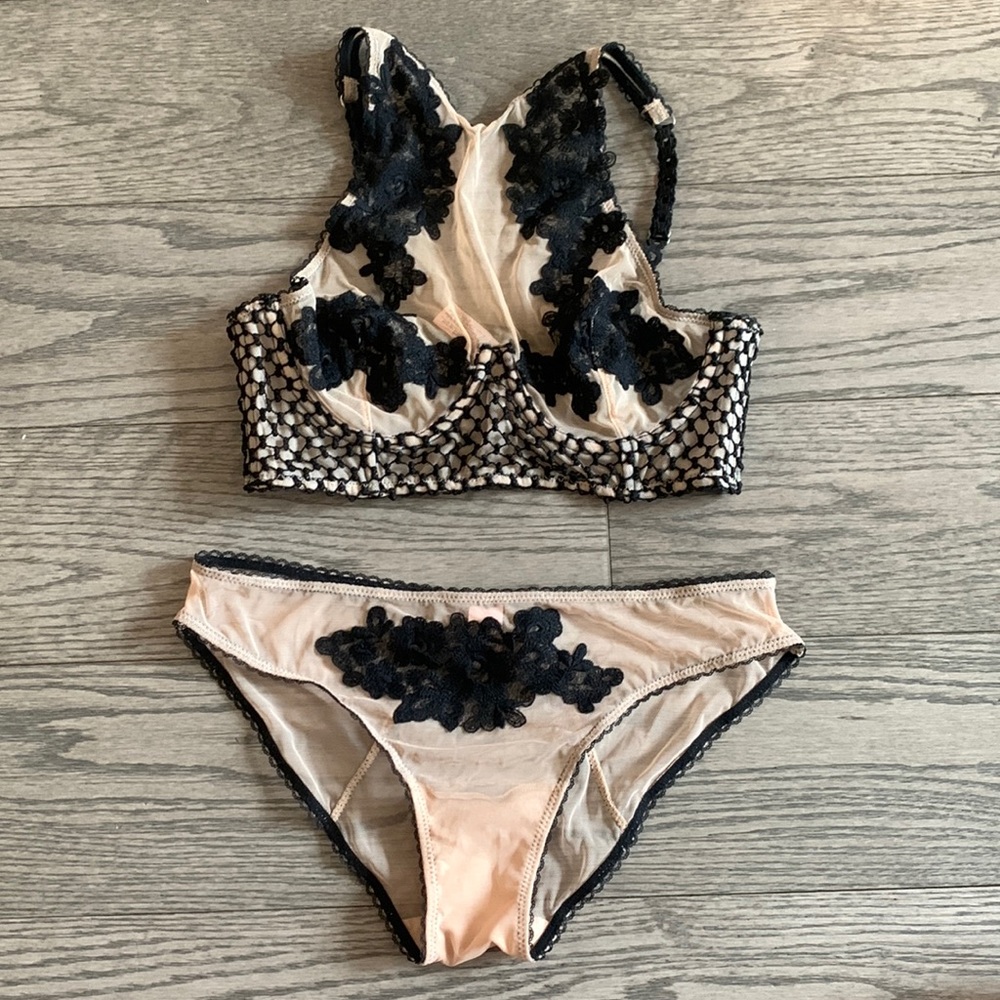 Victoria’s Secret 32b bra small panty black appliqué mesh set- never worn